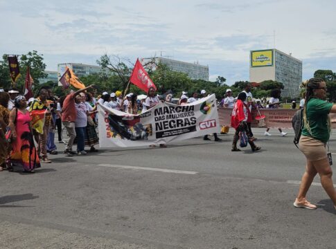 marcha-das-mulheres-negras-ocupa-esplanada-dos-ministerios-em-protesto