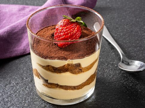 faca-um-bolo-de-pote-proteico-com-26-gramas-de-proteina-por-porcao