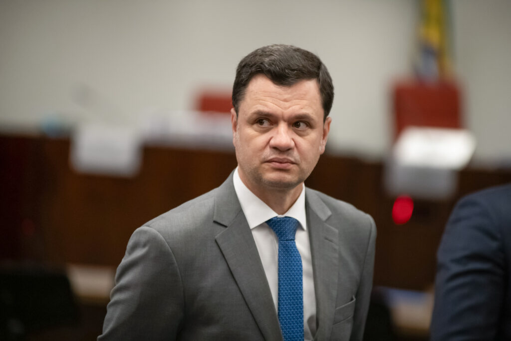 anderson-torres-cumprira-pena-na-papudinha,-decide-moraes