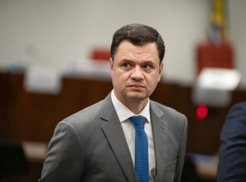 anderson-torres-cumprira-pena-na-papudinha,-decide-moraes