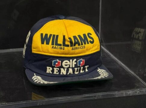 bone-de-ayrton-senna-vai-a-leilao;-saiba-qual-o-lance-inicial