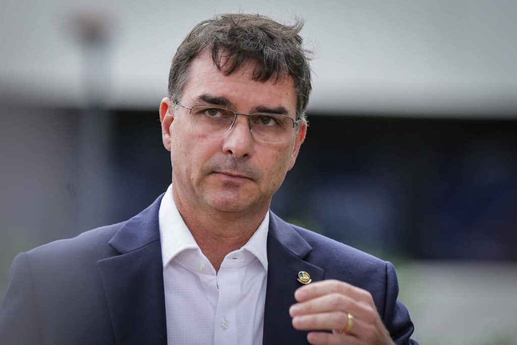 flavio-sobre-prisao-definitiva-de-bolsonaro:-“lei-da-cabeca”-de-moraes