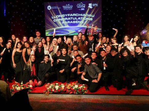 estudantes-da-rede-publica-do-df-comemoram-formatura-no-reino-unido