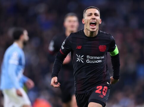 champions:-leverkusen-vence-city-fora-de-casa-e-sobe-na-classificacao