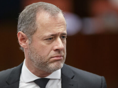 defesa-de-bolsonaro-cita-caso-da-“debora-do-batom”-em-critica-a-moraes