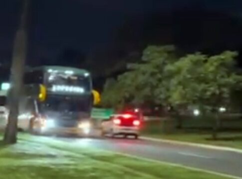 onibus-de-viagem-e-flagrado-andando-na-contramao-no-eixinho