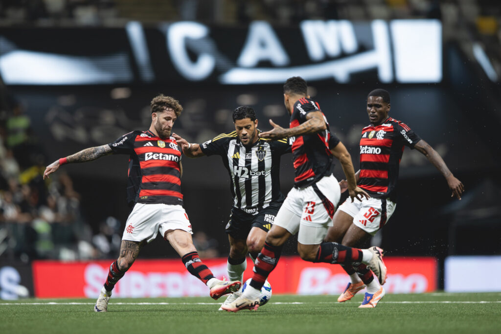flamengo-arranca-empate-contra-atletico-no-fim-e-se-aproxima-de-titulo