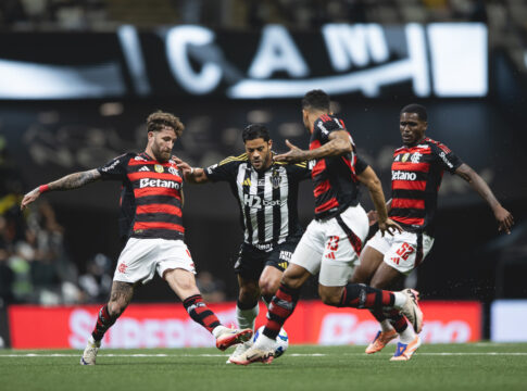 flamengo-arranca-empate-contra-atletico-no-fim-e-se-aproxima-de-titulo