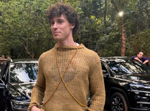 em-ferias-no-brasil,-shawn-mendes-visita-aldeia-indigena-em-sp.-veja