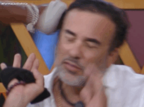 a-fazenda-17:-peao-e-expulso-ao-vivo-apos-dar-soco-na-cara-de-rival