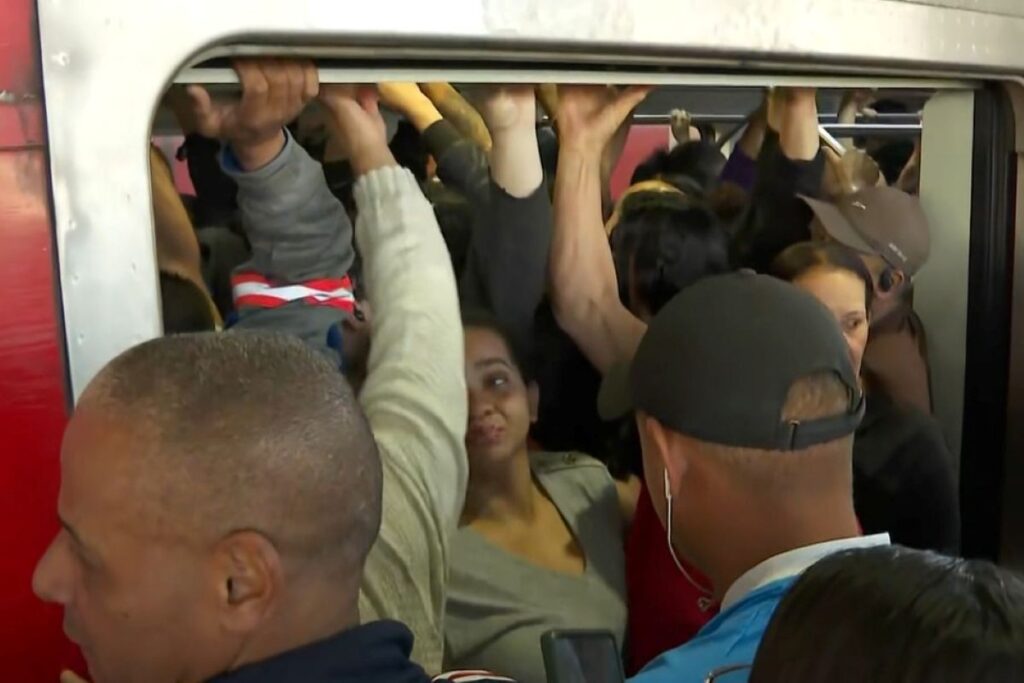 linha-11-coral-segue-com-lentidao-pelo-2o-dia-apos-falha-eletrica