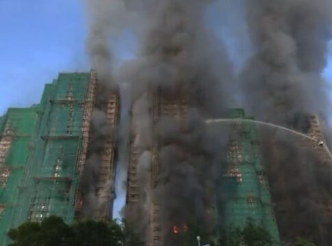 grande-incendio-em-complexo-residencial-de-hong-kong-deixa-feridos