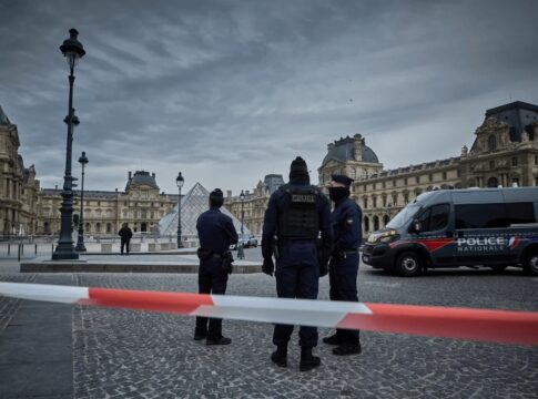 policia-prende-mais-4-suspeitos-de-roubo-milionario-no-louvre
