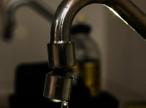 brasil-perde-6-mil-piscinas-de-agua-tratada-por-dia,-diz-estudo