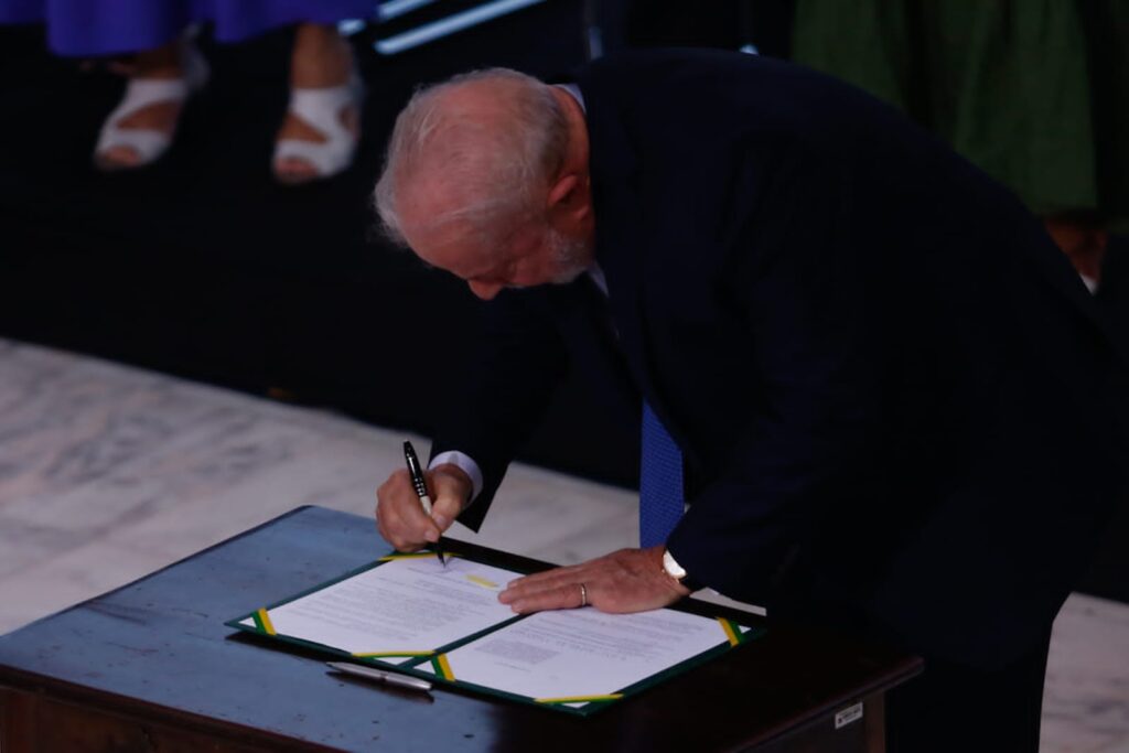 lula-sanciona-isencao-do-ir-para-ate-r$-5-mil-e-medida-ja-vale-em-2026