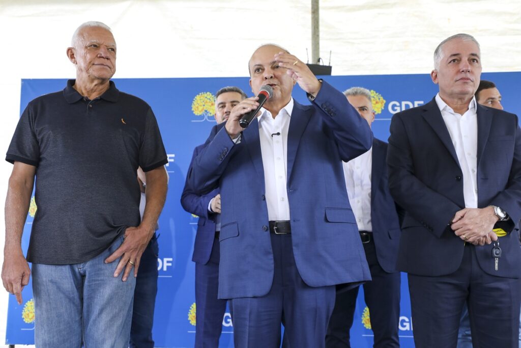 ibaneis-antecipa-entrega-de-90-onibus-de-frota-renovada-da-pioneira