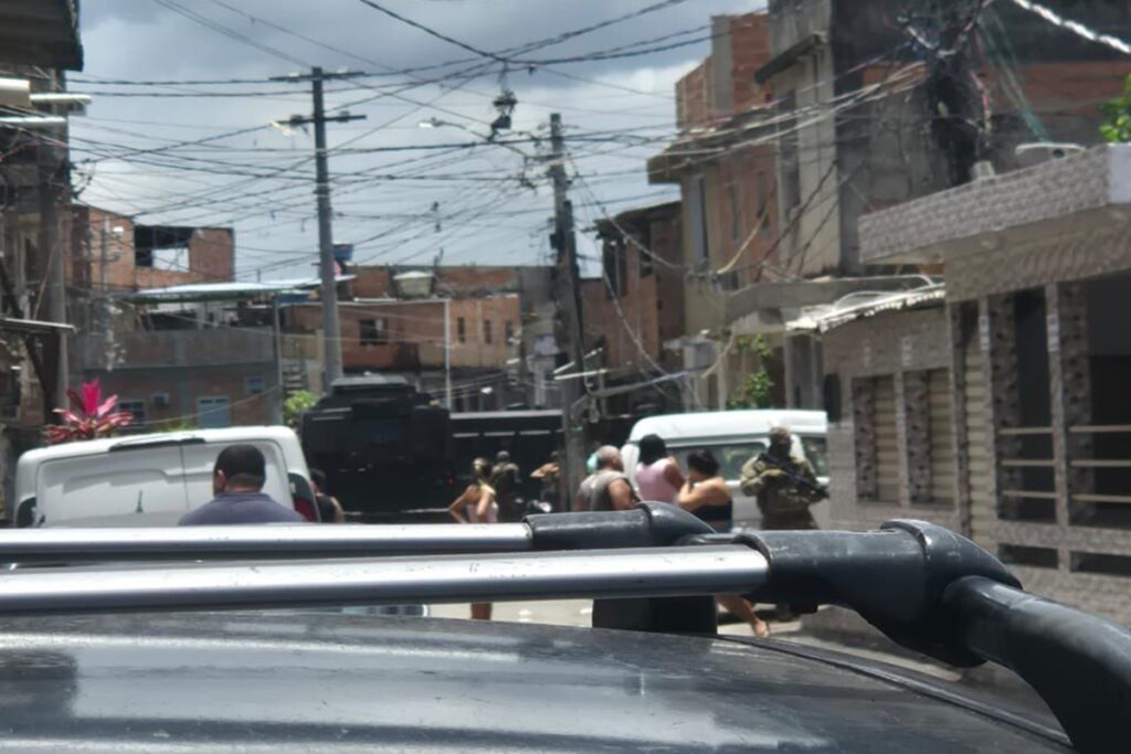 crianca-e-baleada-dentro-de-escola-durante-operacao-na-mare