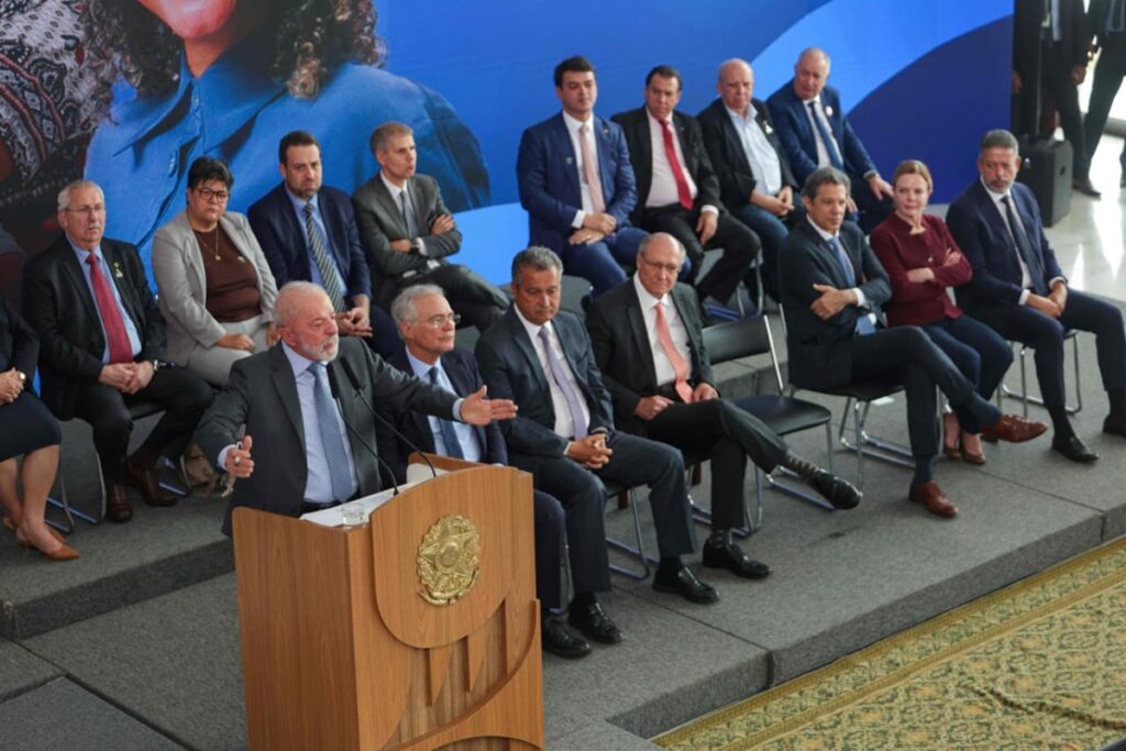 com-atrito-entre-poderes,-lula-diz-“ser-preciso-aprender-a-conversar”