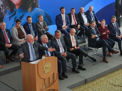 com-atrito-entre-poderes,-lula-diz-“ser-preciso-aprender-a-conversar”