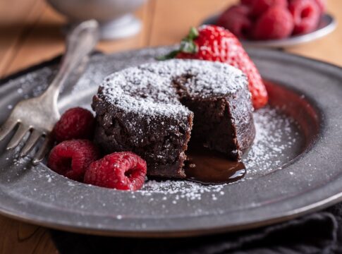 aprenda-a-fazer-um-petit-gateau-digno-de-erick-jacquin,-do-masterchef