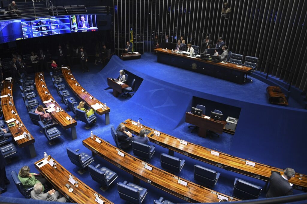 senado-aprova-reajuste-salarial-para-servidores-do-judiciario-federal
