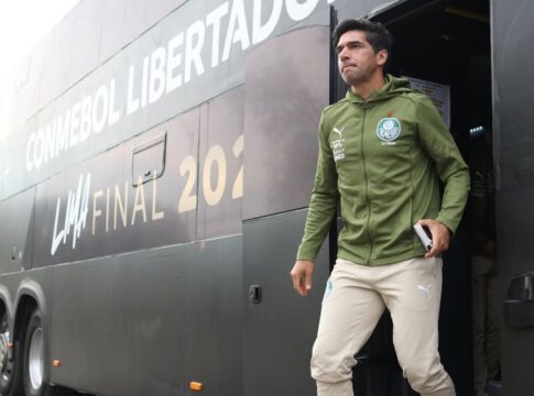 palmeiras-chega-a-lima-para-final-da-libertadores-contra-o-flamengo