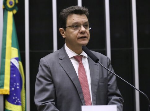 camara-aprova-projeto-que-aumenta-salarios-de-servidores-do-tcu