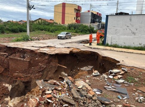 chuva-provoca-caos,-castiga-cidade-e-estado-de-emergencia-e-decretado