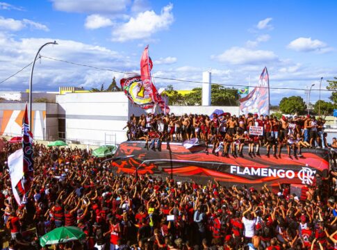 flamengo-embarca-para-final-da-libertadores-com-festa-da-torcida