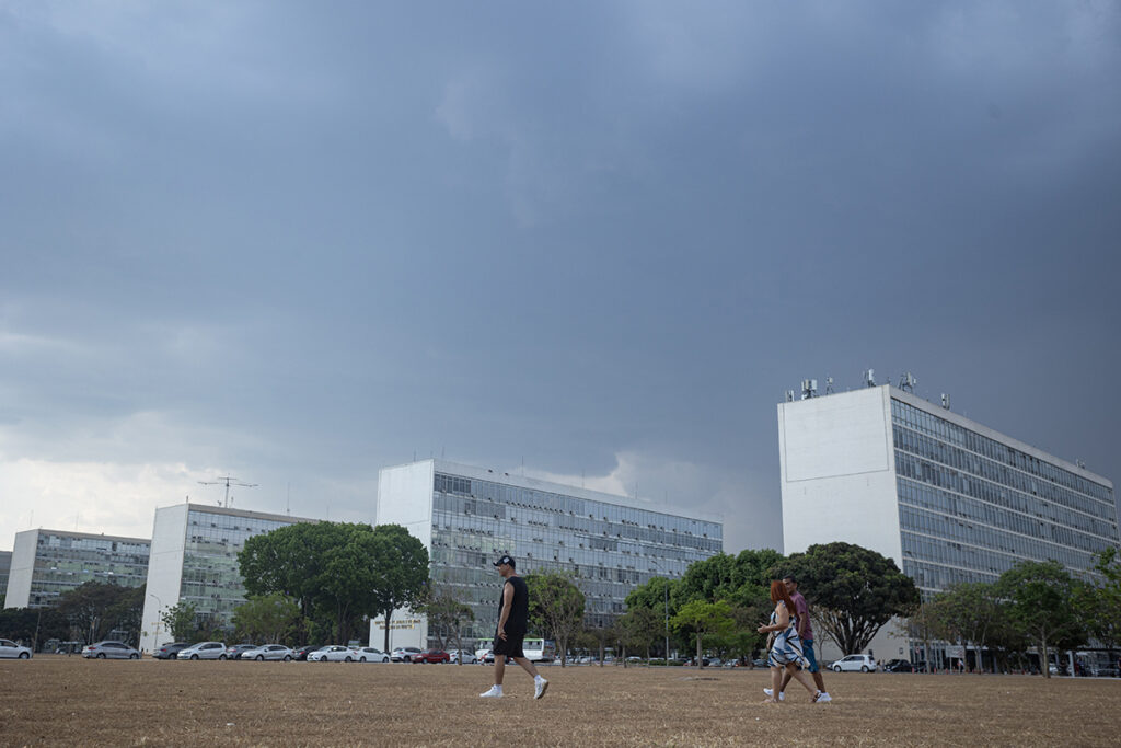 supersalarios-dao-a-40-mil-servidores-renda-anual-acima-de-r$-685-mil