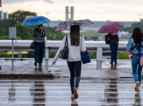 chove-chuva!-15-estados-e-df-estao-sob-alerta-do-inmet-nesta-5a;-veja