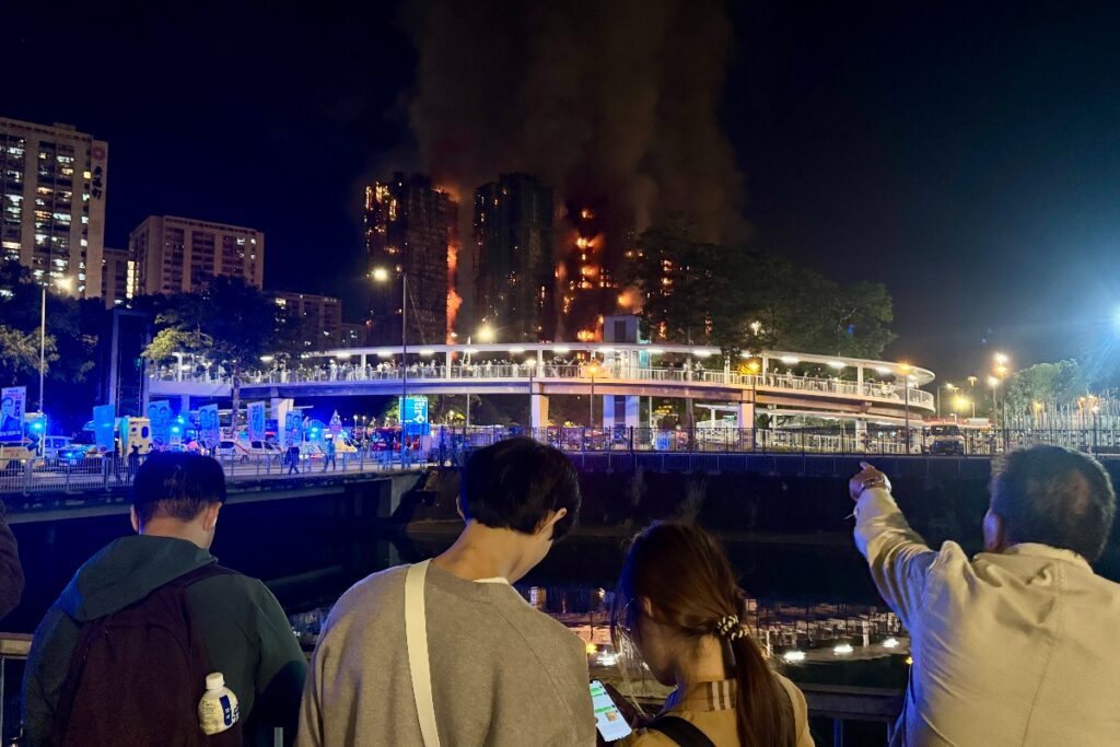 hong-kong:-o-que-se-sabe-sobre-o-incendio-com-mais-de-60-mortos