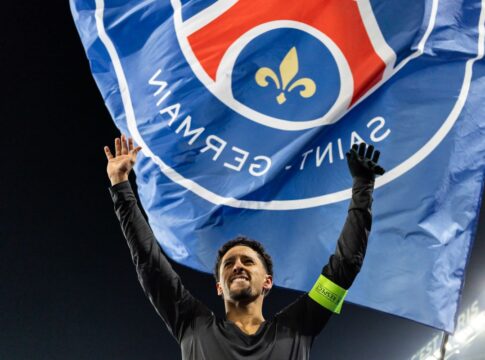 video:-marquinhos-recebe-homenagem-apos-completar-500-jogos-pelo-psg