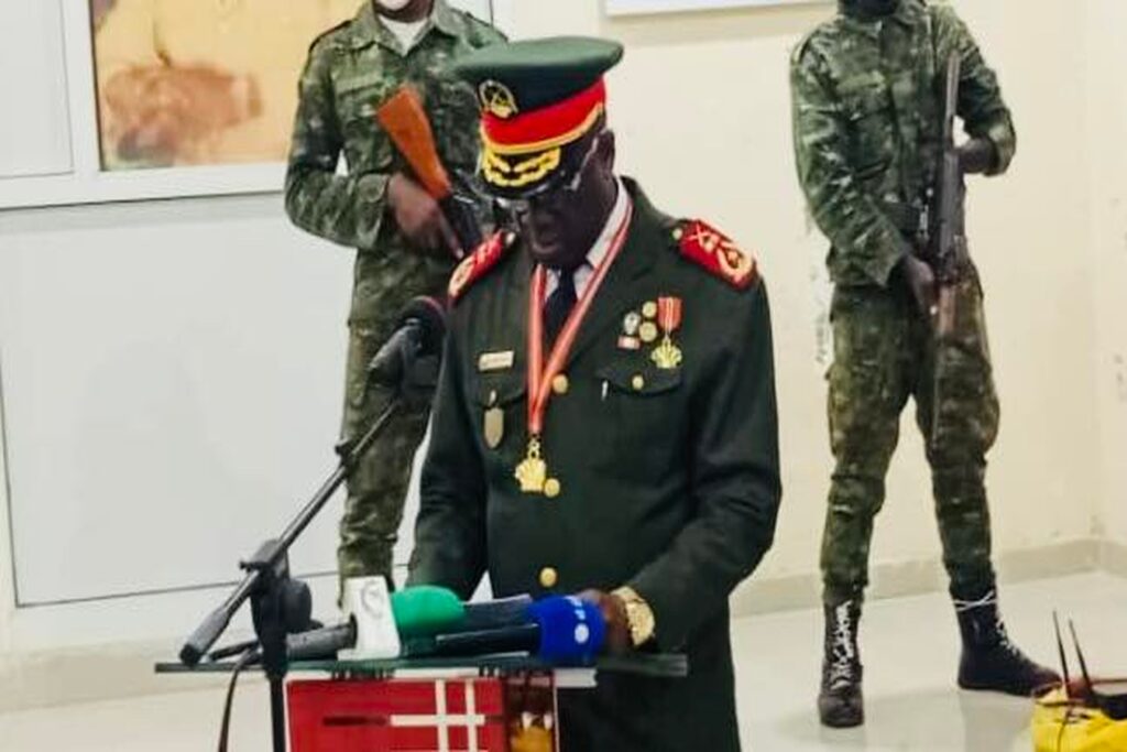 general-toma-posse-como-presidente-de-guine-bissau-apos-golpe-militar