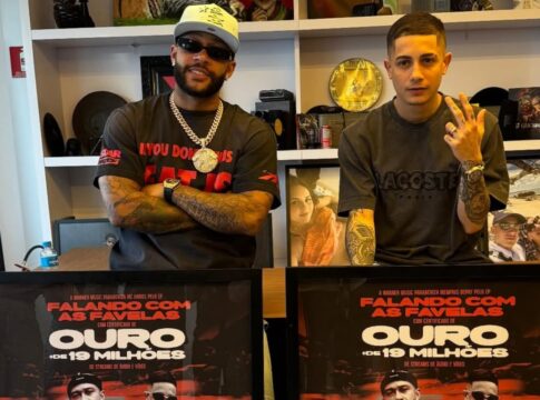 memphis-depay,-do-corinthians,-conquista-premio-com-musica