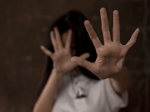 homem-e-preso-suspeito-de-tentar-beijar-menina-de-4-anos-na-boca