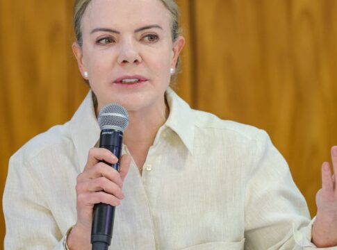 “perde-o-brasil”,-diz-gleisi-sobre-derrubada-de-vetos-do-licenciamento