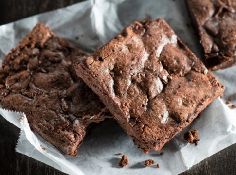 brownie-de-3-ingredientes-sem-acucar-e-sem-farinha:-veja-a-receita