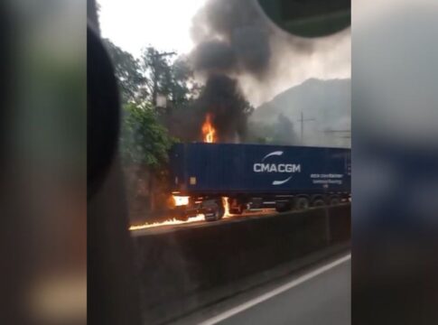 acidente-na-anchieta-deixa-2-mortos-e-interdita-via-sentido-litoral