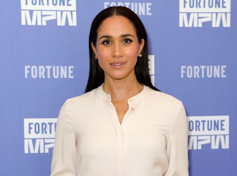 meghan-markle-e-criticada-por-erro-de-higiene-ao-preparar-peru