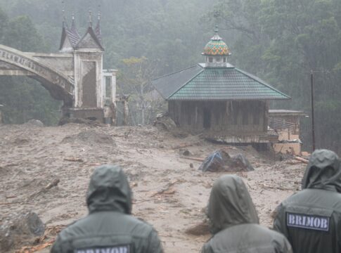 enchentes-e-deslizamentos-causam-84-mortes-na-indonesia