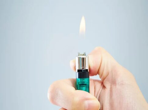 gravida-denuncia-assedio-sexual-apos-emprestar-isqueiro-em-sc