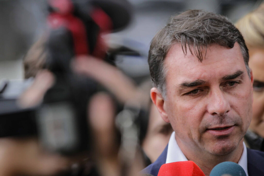 flavio-se-manifesta-sobre-suspensao-do-salario-de-bolsonaro-pelo-pl