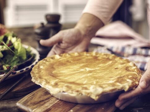 torta-de-frango-super-recheada-e-irresistivel-para-qualquer-hora