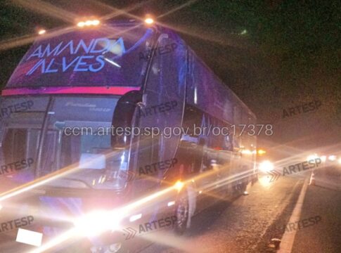acidente-com-onibus-de-cantora-sertaneja-deixa-23-feridos-em-sp