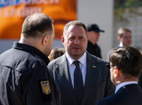 ucrania:-grupo-anticorrupcao-faz-busca-na-casa-de-assessor-de-zelensky