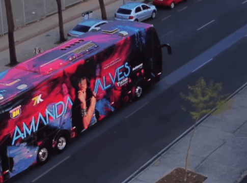 acidente-em-sp:-cantora-sertaneja-comemorou-nas-redes-compra-de-onibus