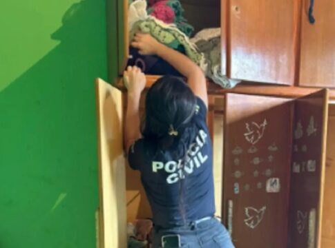 mae-e-presa-apos-escola-encontrar-crack-na-mochila-de-adolescente