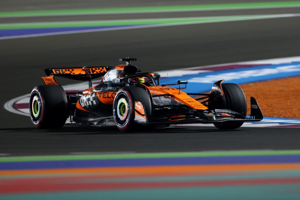 f1:-piastri-lidera-dobradinha-da-mclaren-no-catar;-bortoleto-e-16o