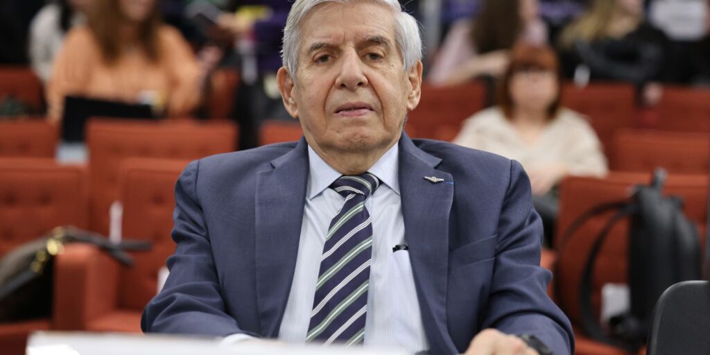 pgr-e-a-favor-de-prisao-domiciliar-humanitaria-para-general-heleno